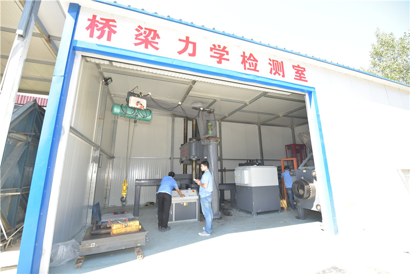 橋梁力學檢測室